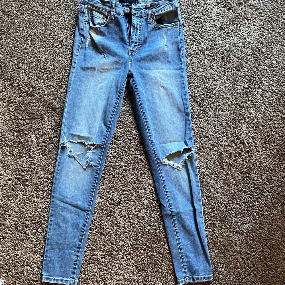 High waisted ankle jegging Aeropostale jeans. Size 2 regular.
